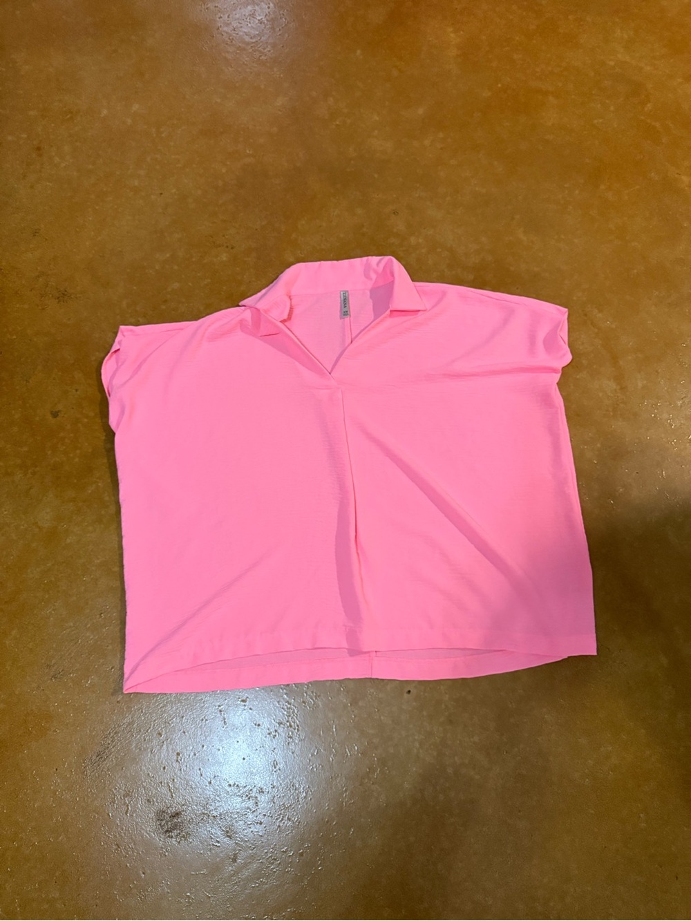 Zenana Women's Pink Collared V-Neck Short Sleeve Top - Picture 1 of 3
